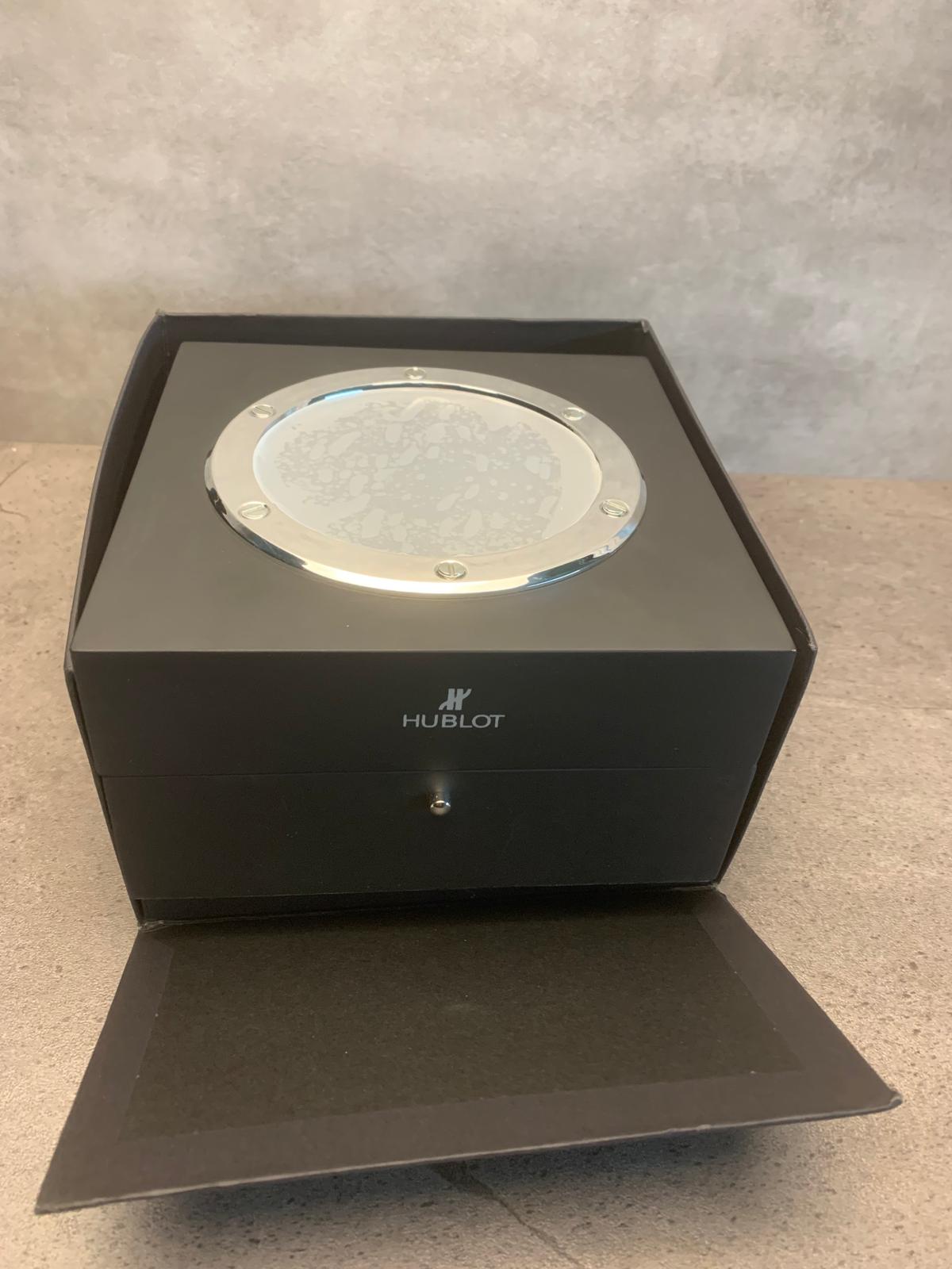Hublot Geneve Saat Kutusu 17x17x9cm Siyah Deri Camlı