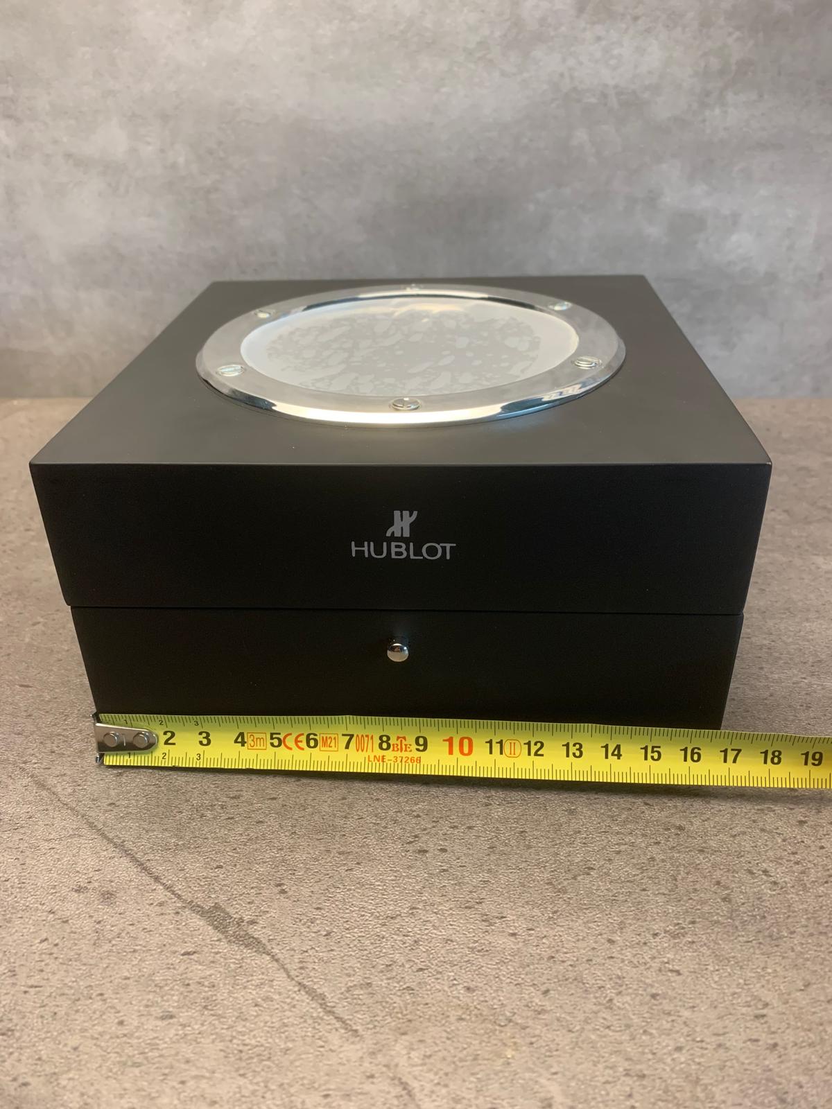 Hublot Geneve Saat Kutusu 17x17x9cm Siyah Deri Camlı