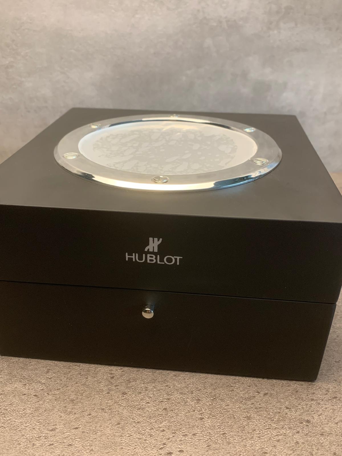 Hublot Geneve Saat Kutusu 17x17x9cm Siyah Deri Camlı