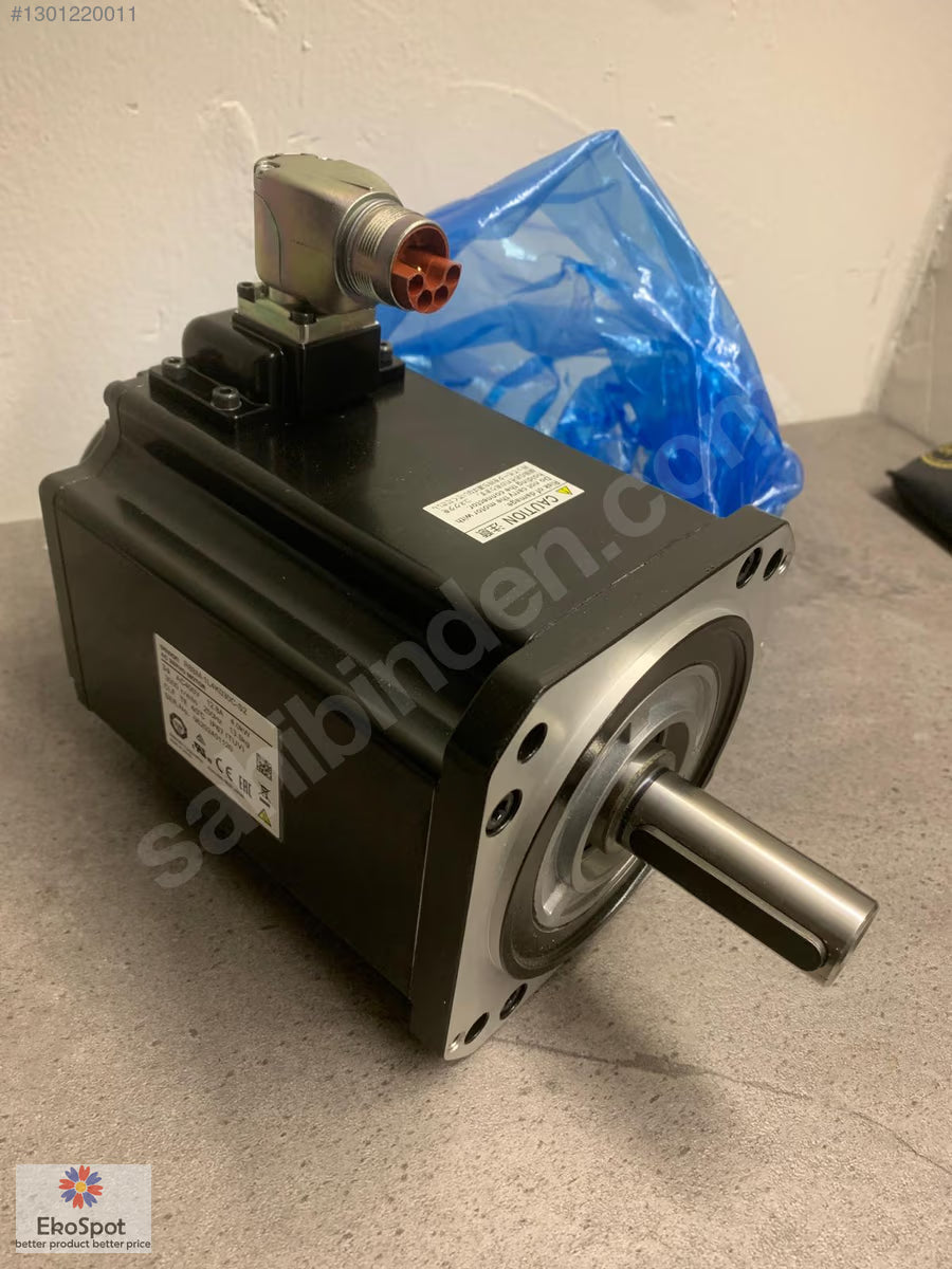 OMRON R88M-1L4K030C-S2 4Kw Servo Motor